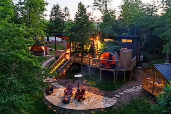 Soulrest Luxury Mountain Hideaway with Private Spa - Image 1